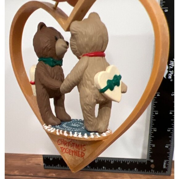 1988 HALLMARK KEEPSAKE ORNAMENT QX489-4 FIRST CHRISTMAS TOGETHER TEDDY BEAR - Picture 6 of 7